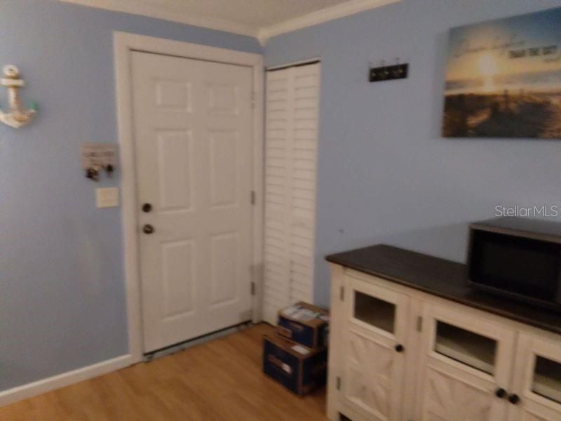 For Sale: $206,000 (2 beds, 2 baths, 915 Square Feet)