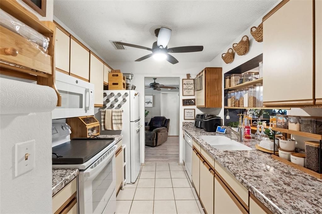 For Sale: $259,900 (2 beds, 2 baths, 1571 Square Feet)