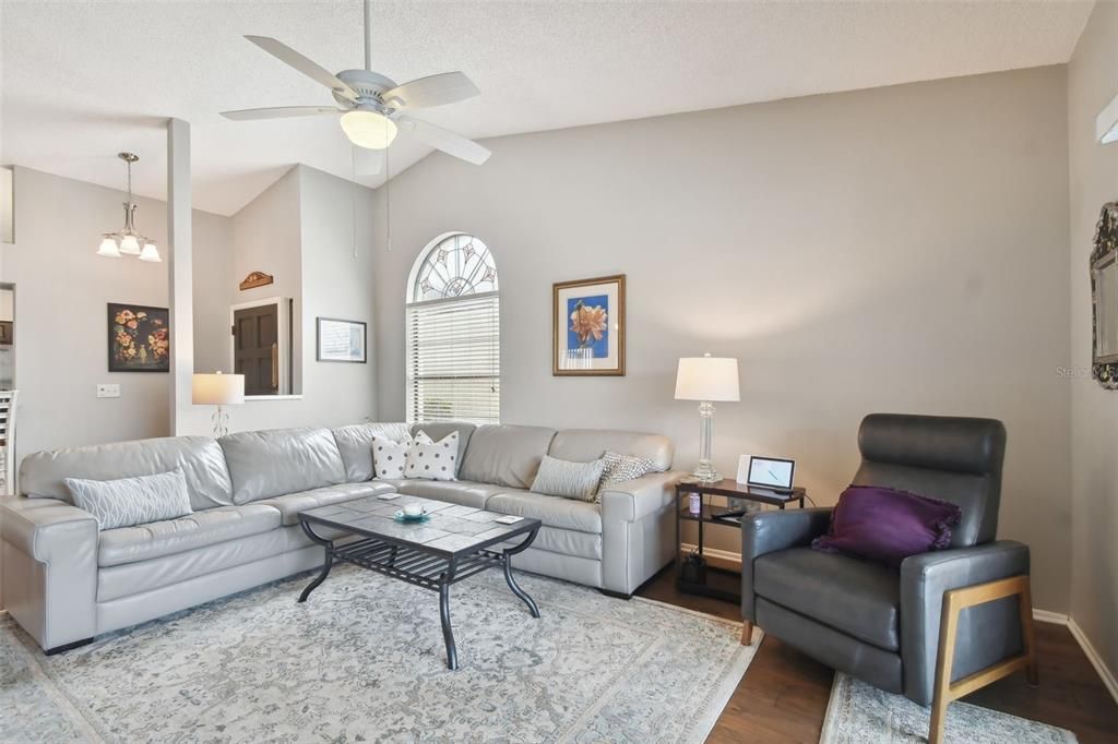 Active With Contract: $529,900 (4 beds, 2 baths, 1632 Square Feet)