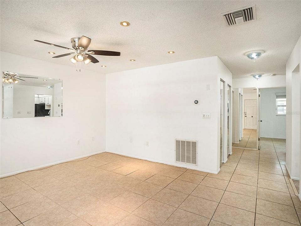 For Sale: $133,900 (2 beds, 2 baths, 830 Square Feet)