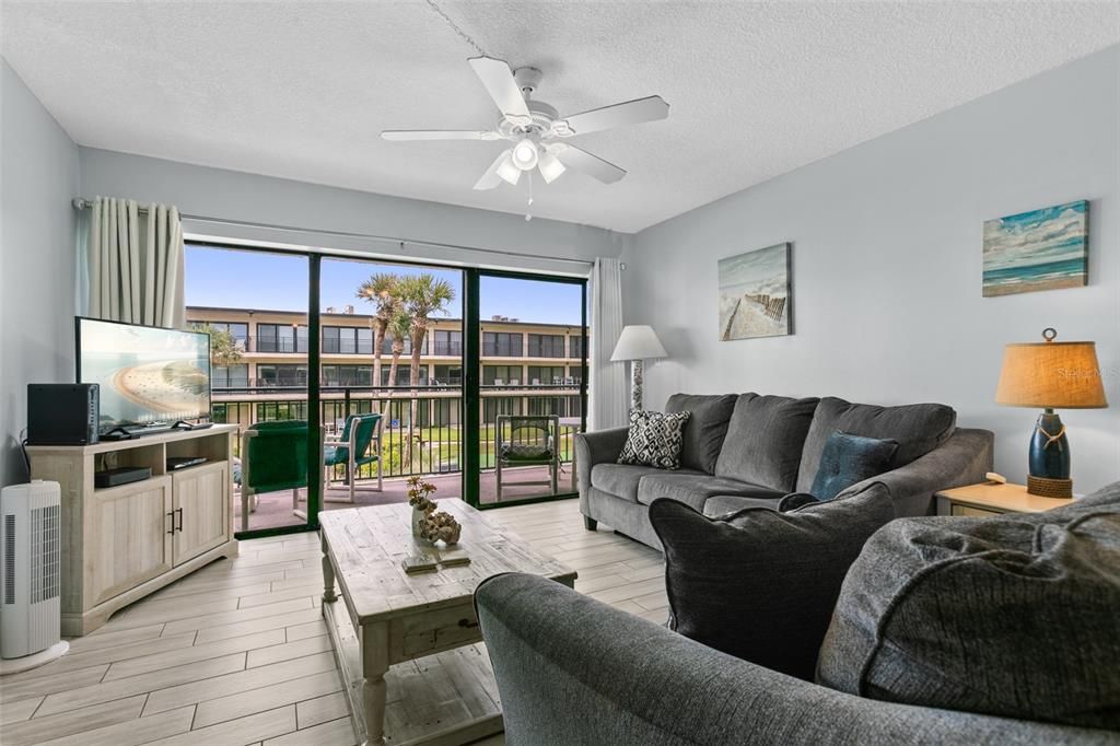 For Sale: $499,000 (2 beds, 2 baths, 1200 Square Feet)