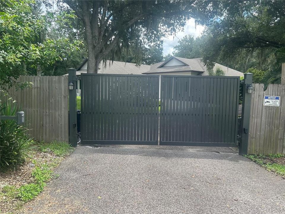 For Sale: $1,200,000 (3 beds, 2 baths, 2712 Square Feet)