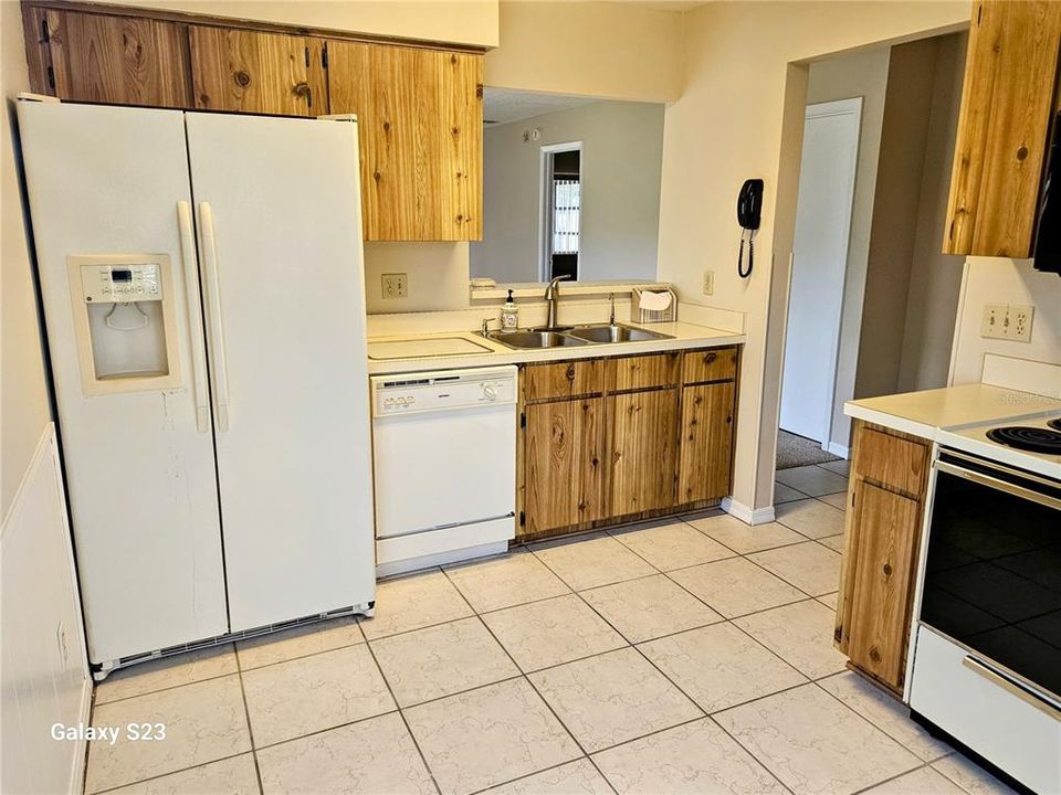 For Sale: $305,000 (2 beds, 2 baths, 1117 Square Feet)