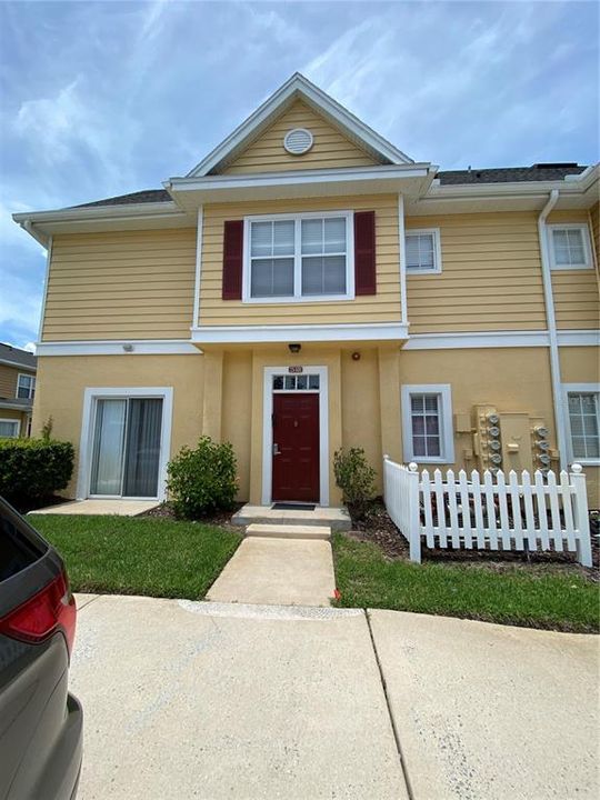 Active With Contract: $2,200 (4 beds, 3 baths, 1470 Square Feet)