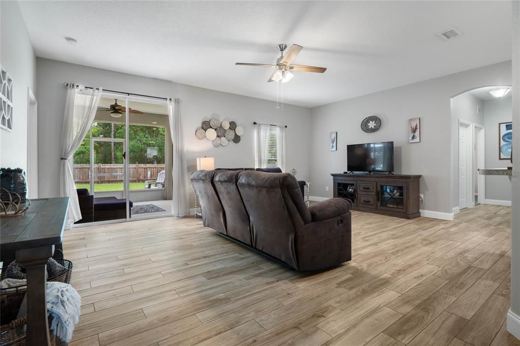 Active With Contract: $345,000 (3 beds, 2 baths, 1847 Square Feet)