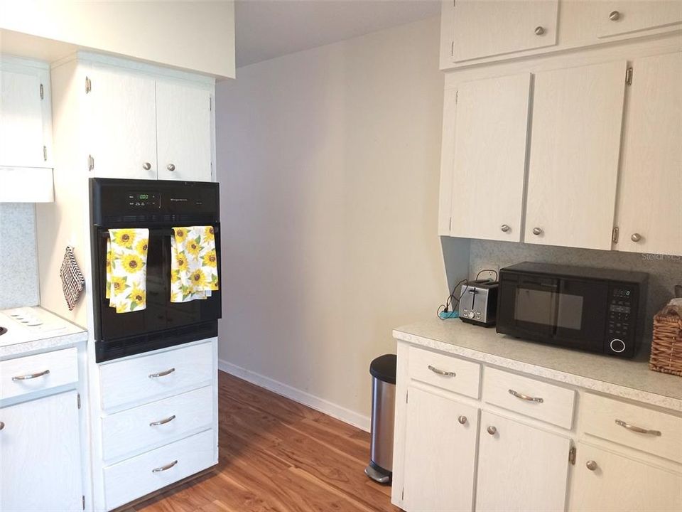 Active With Contract: $1,595 (2 beds, 2 baths, 1400 Square Feet)