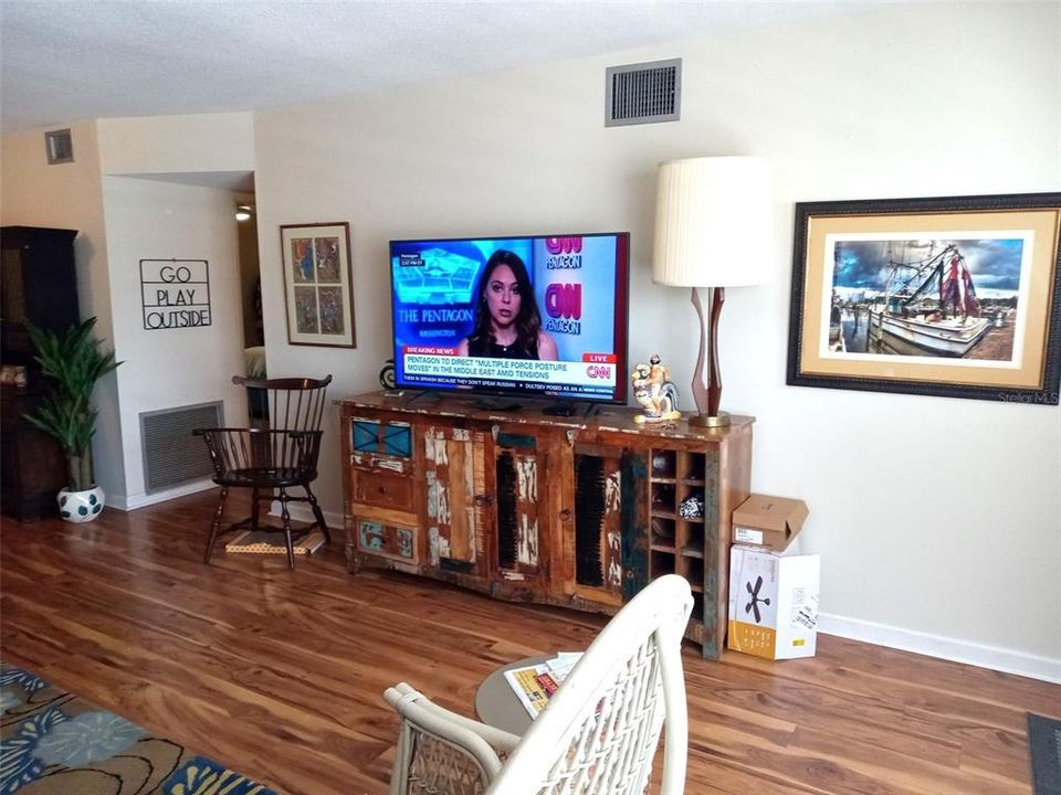 Active With Contract: $1,595 (2 beds, 2 baths, 1400 Square Feet)