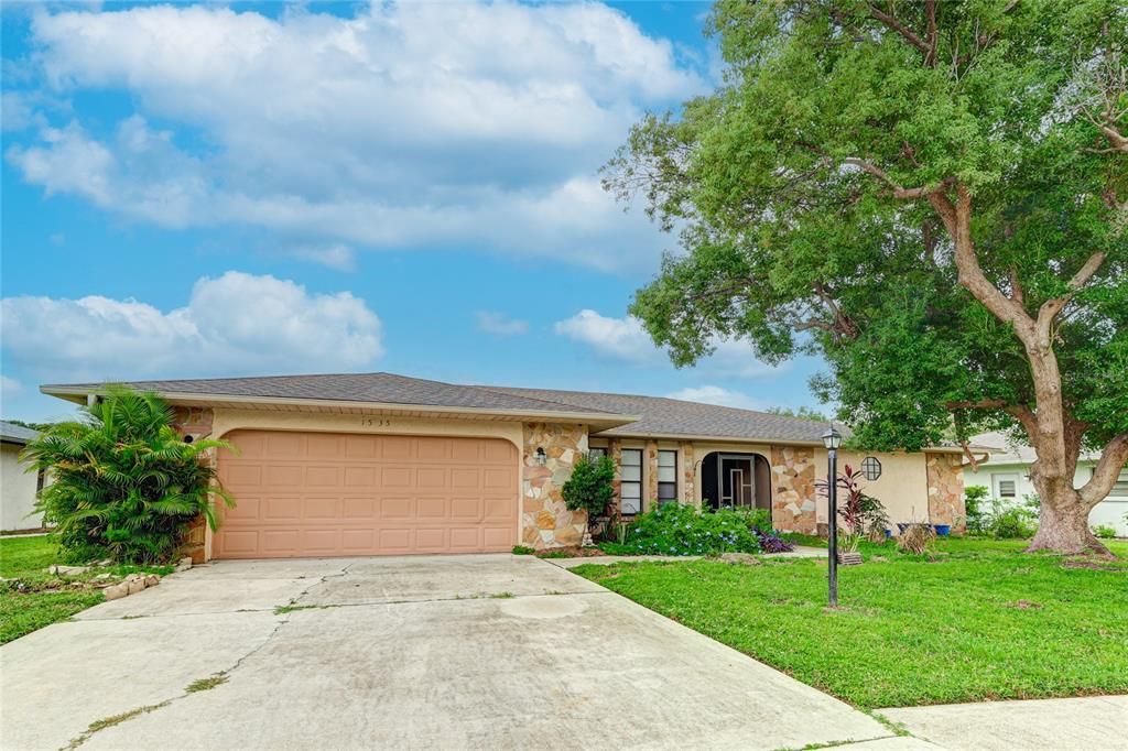 For Sale: $525,000 (3 beds, 2 baths, 2043 Square Feet)