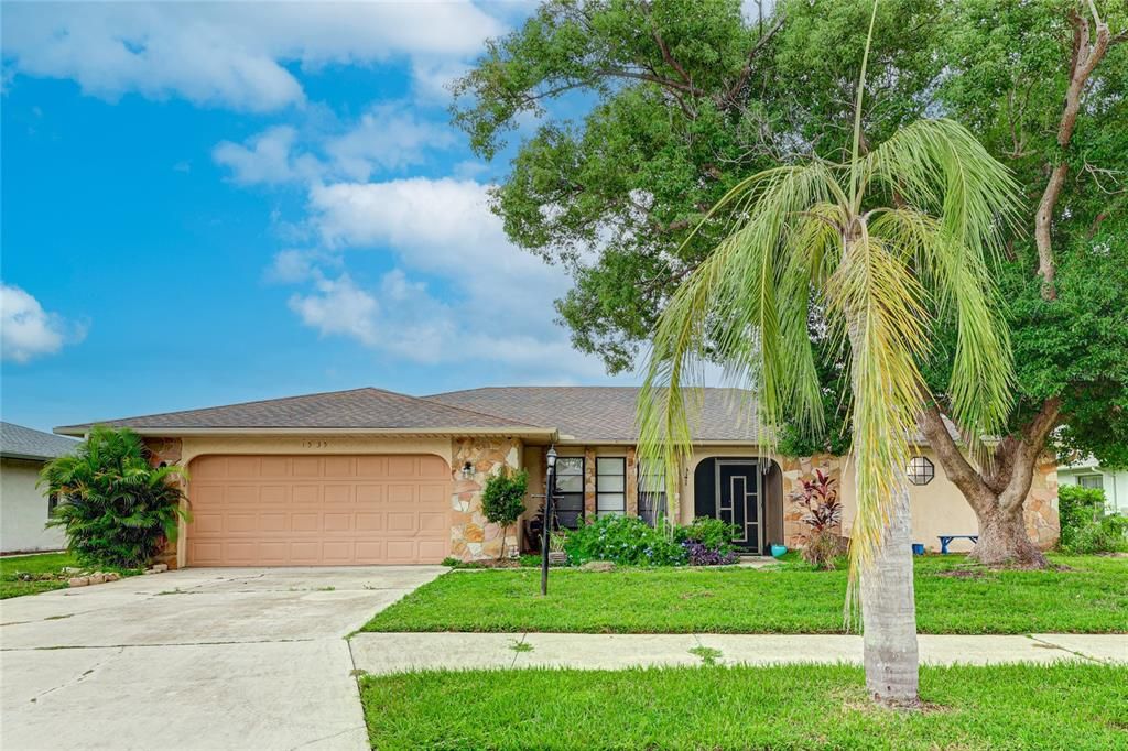 For Sale: $525,000 (3 beds, 2 baths, 2043 Square Feet)