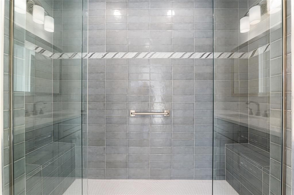 DUAL SHOWER - SHOWER ON EACH SIDE