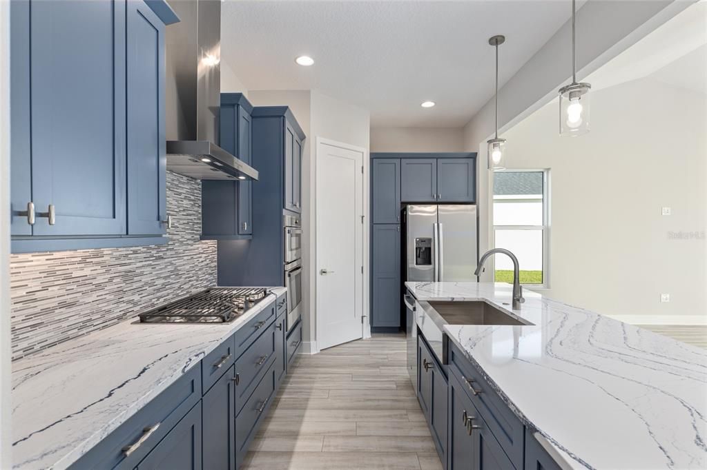 KITCHEN W/ PANTRY CLOSET