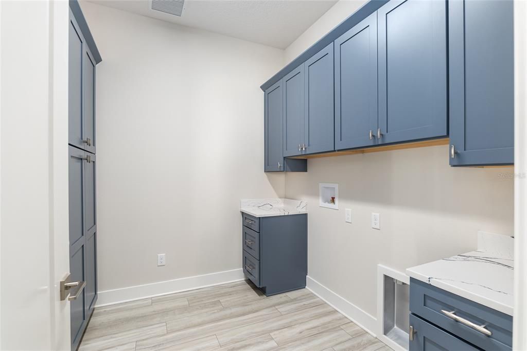 LAUNDRY ROOM - NEW APPLIANCES IN ORDER