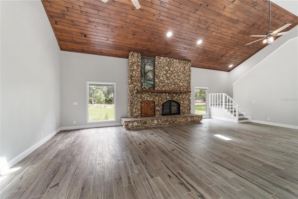 Active With Contract: $899,000 (4 beds, 2 baths, 2866 Square Feet)