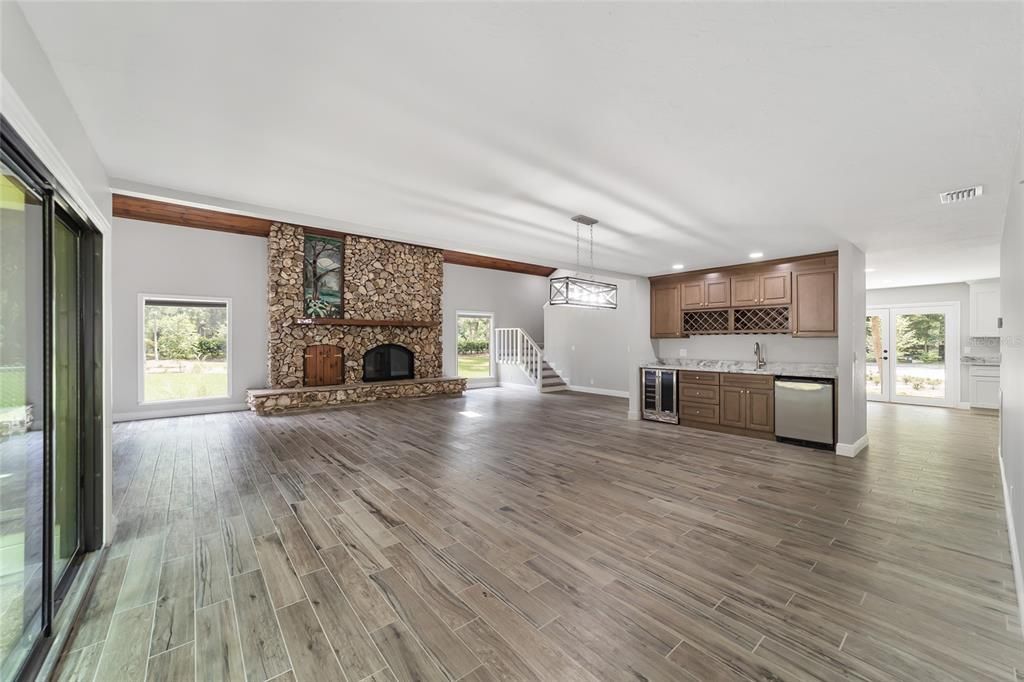 Active With Contract: $899,000 (4 beds, 2 baths, 2866 Square Feet)