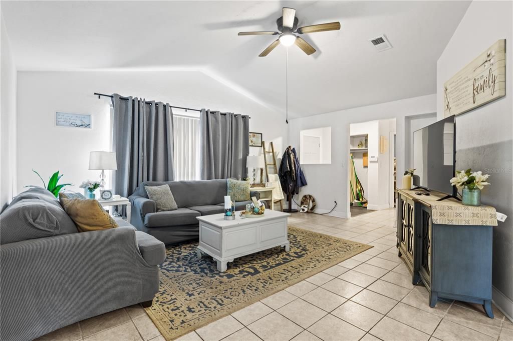 Active With Contract: $269,000 (3 beds, 2 baths, 1633 Square Feet)