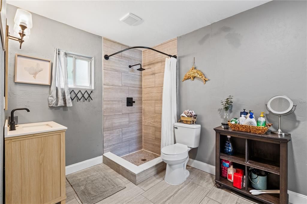 Active With Contract: $269,000 (3 beds, 2 baths, 1633 Square Feet)