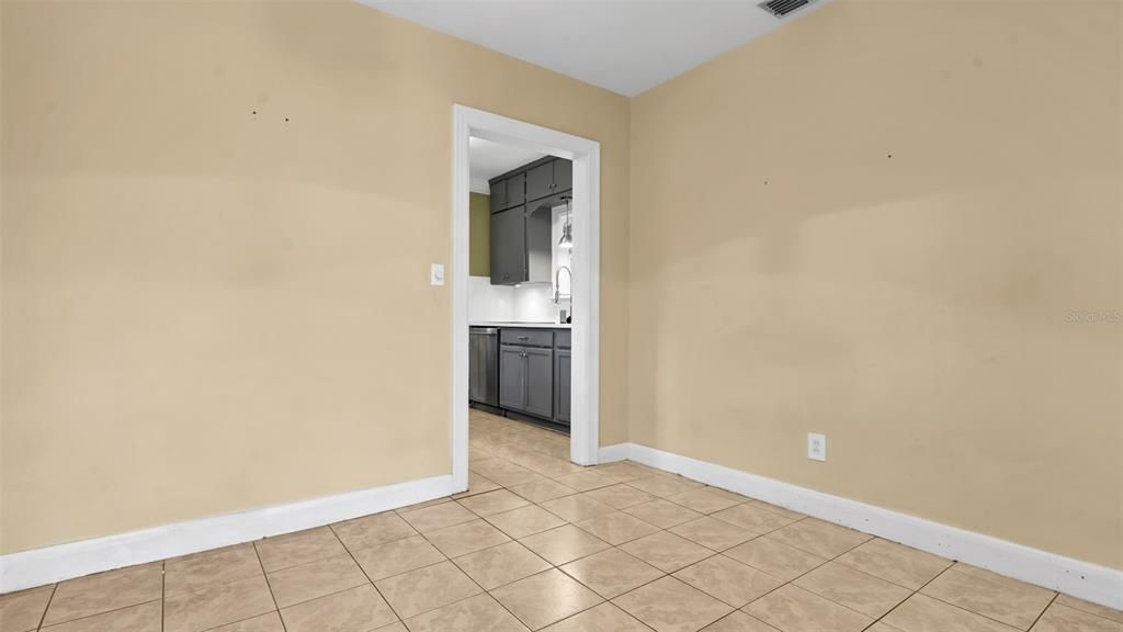 For Rent: $2,250 (2 beds, 1 baths, 858 Square Feet)