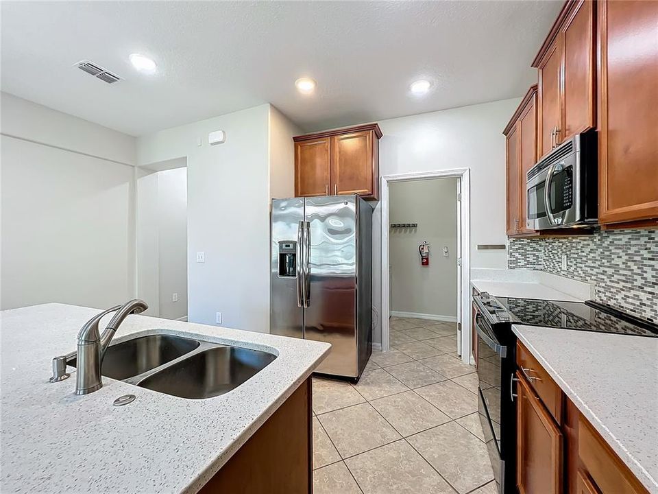 Active With Contract: $2,500 (3 beds, 2 baths, 1717 Square Feet)