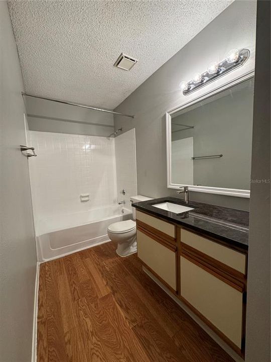 Active With Contract: $1,275 (1 beds, 1 baths, 674 Square Feet)