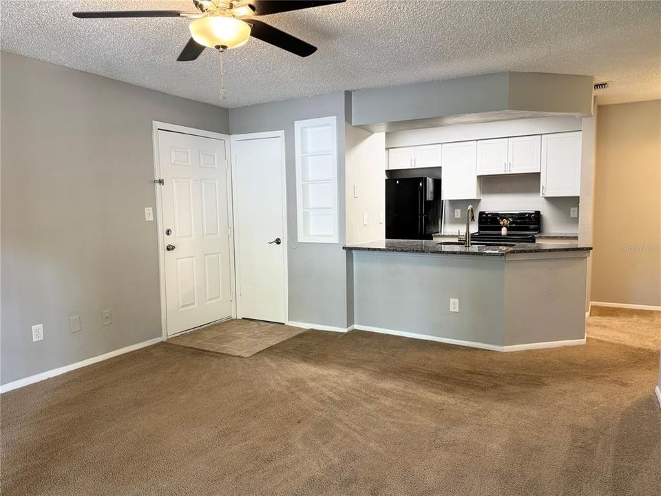 Active With Contract: $1,275 (1 beds, 1 baths, 674 Square Feet)