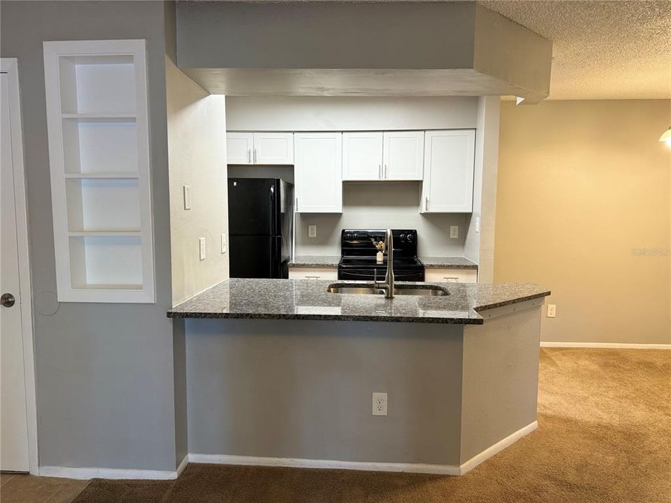 Active With Contract: $1,275 (1 beds, 1 baths, 674 Square Feet)