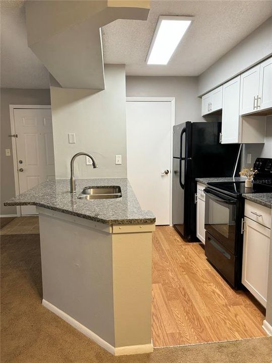 Active With Contract: $1,275 (1 beds, 1 baths, 674 Square Feet)