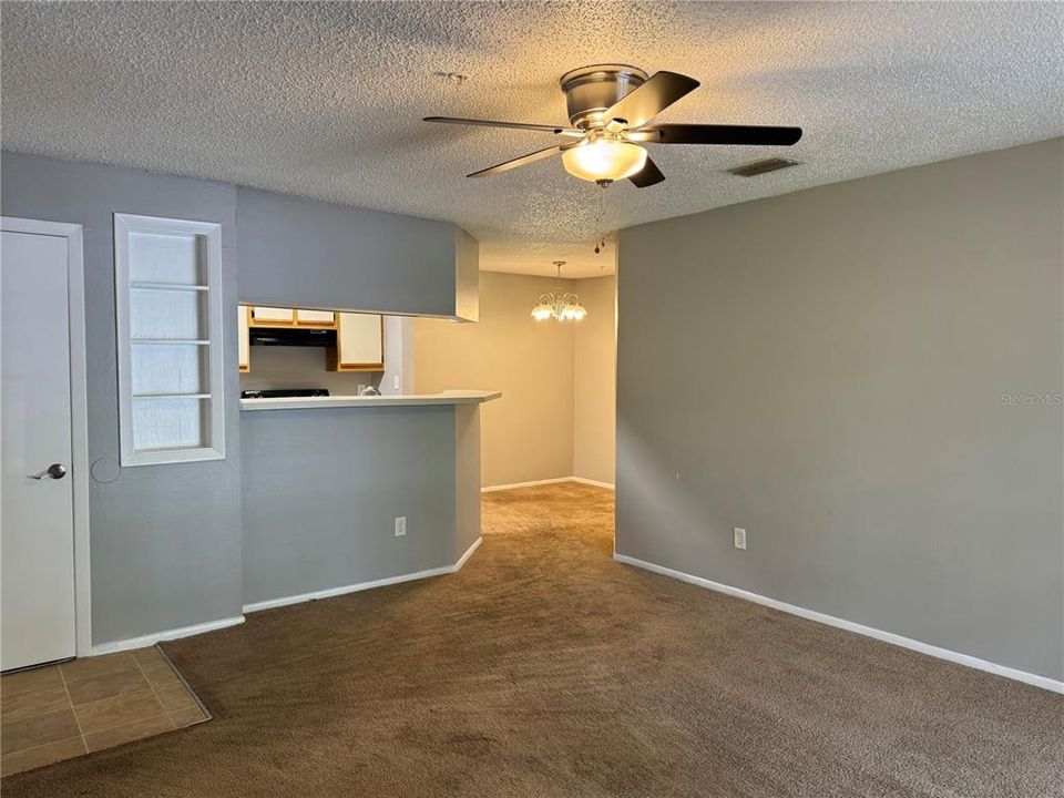 Active With Contract: $1,275 (1 beds, 1 baths, 674 Square Feet)