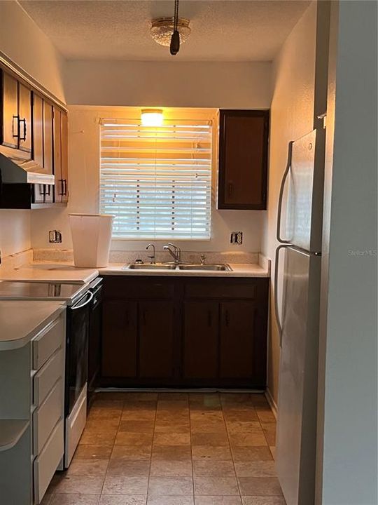 For Sale: $99,000 (2 beds, 1 baths, 728 Square Feet)