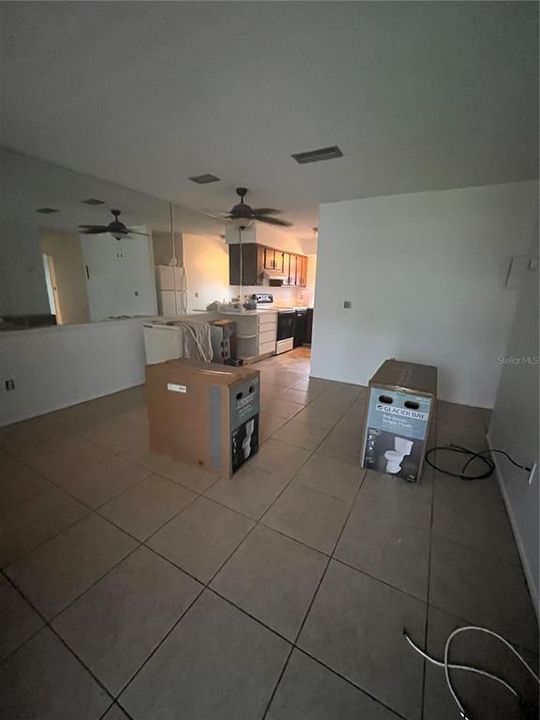 For Sale: $99,000 (2 beds, 1 baths, 728 Square Feet)