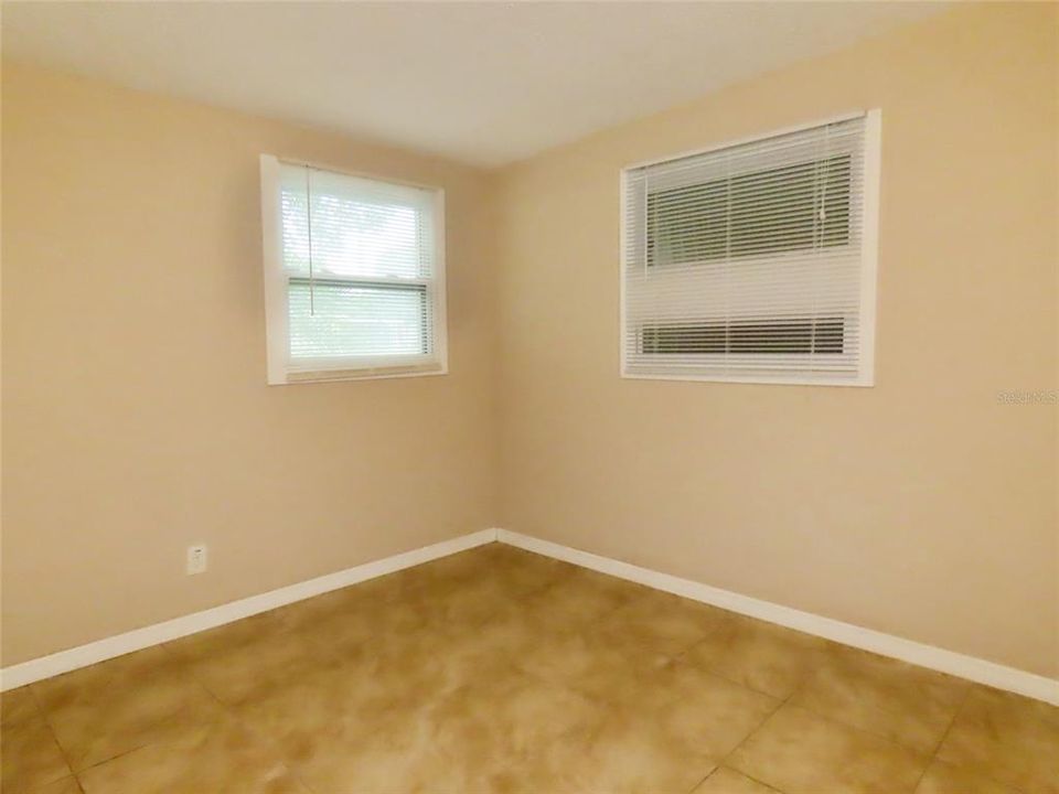 Active With Contract: $239,900 (2 beds, 1 baths, 770 Square Feet)