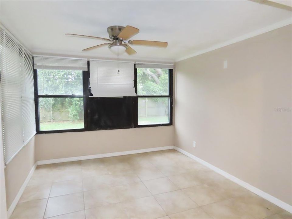 Active With Contract: $239,900 (2 beds, 1 baths, 770 Square Feet)