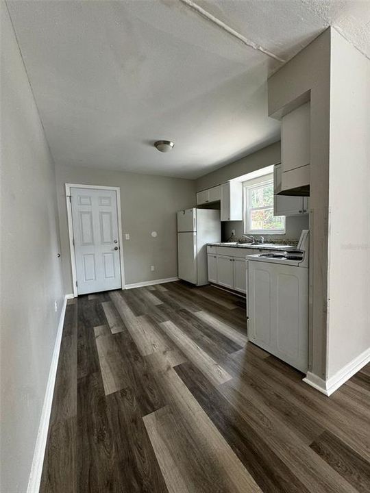 For Rent: $1,200 (2 beds, 1 baths, 950 Square Feet)