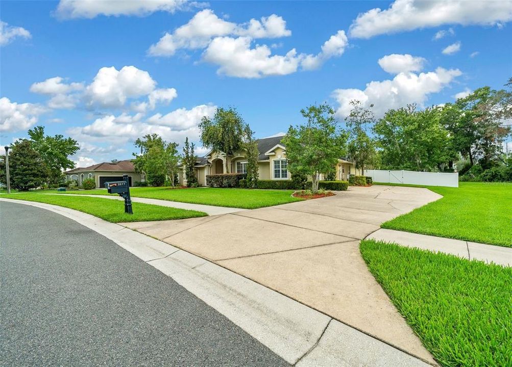 Active With Contract: $445,000 (3 beds, 2 baths, 2651 Square Feet)