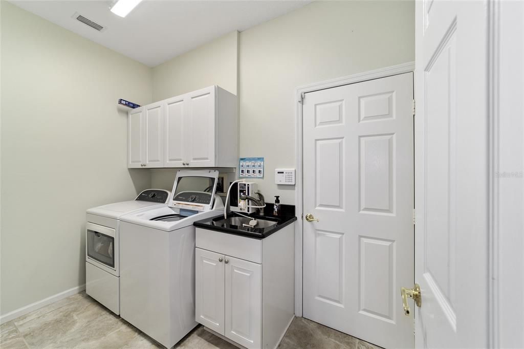 For Sale: $369,000 (2 beds, 2 baths, 1684 Square Feet)