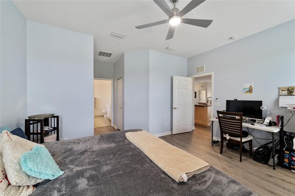 For Sale: $369,000 (2 beds, 2 baths, 1684 Square Feet)