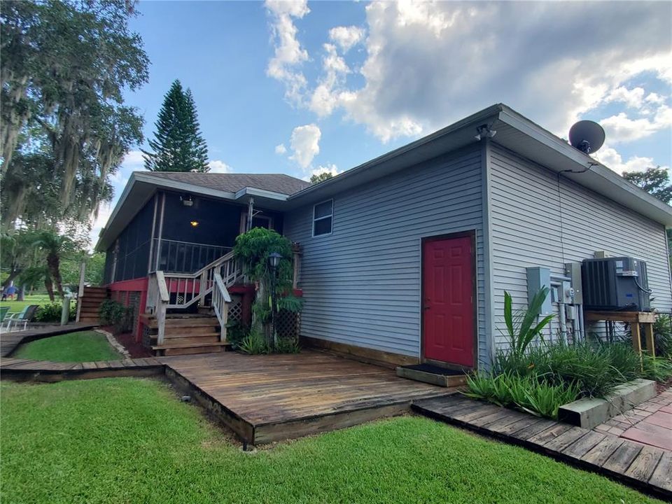 For Sale: $695,000 (3 beds, 2 baths, 1416 Square Feet)