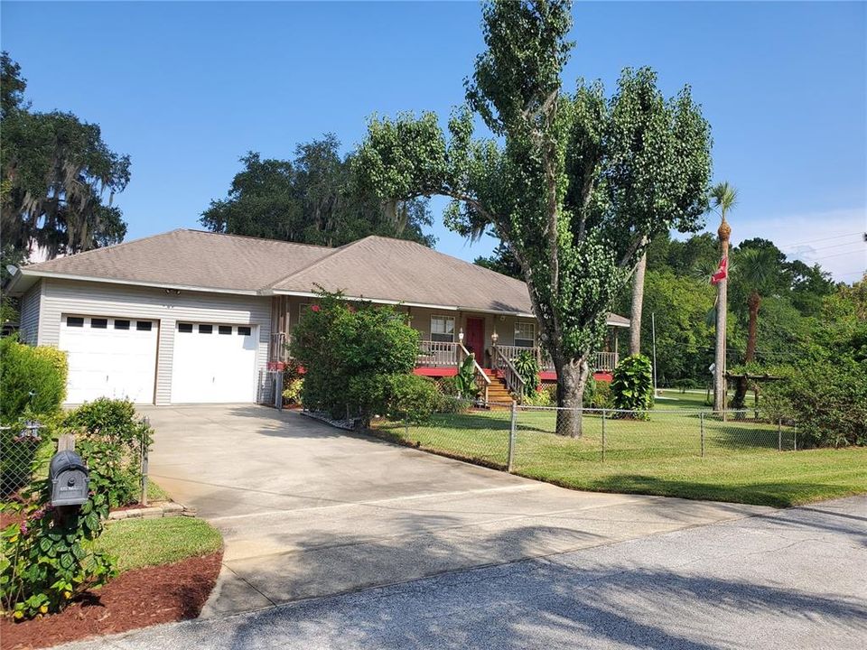 For Sale: $695,000 (3 beds, 2 baths, 1416 Square Feet)