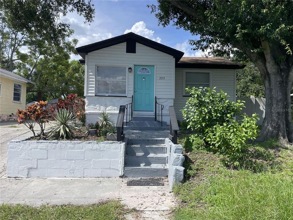 Recently Rented: $3,000 (3 beds, 2 baths, 1007 Square Feet)