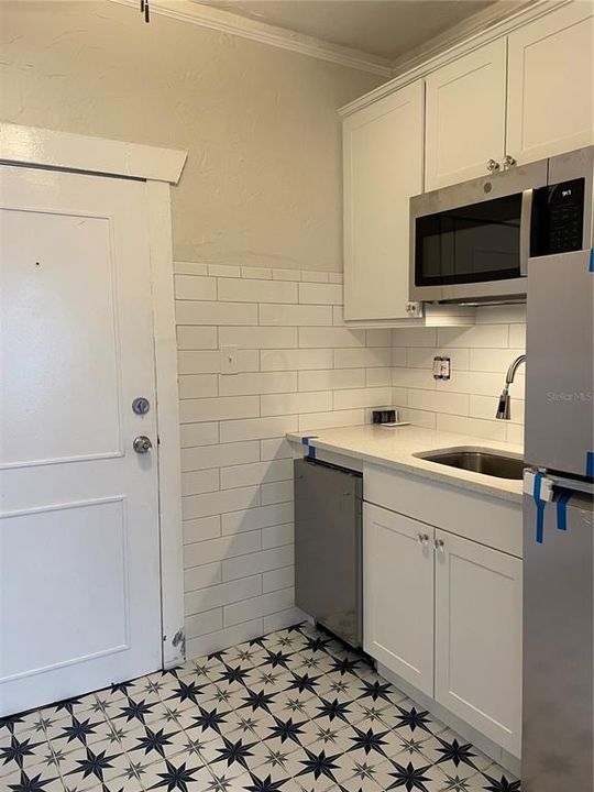 Active With Contract: $1,685 (1 beds, 1 baths, 600 Square Feet)