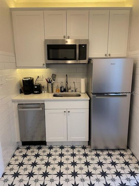 Active With Contract: $1,685 (1 beds, 1 baths, 600 Square Feet)