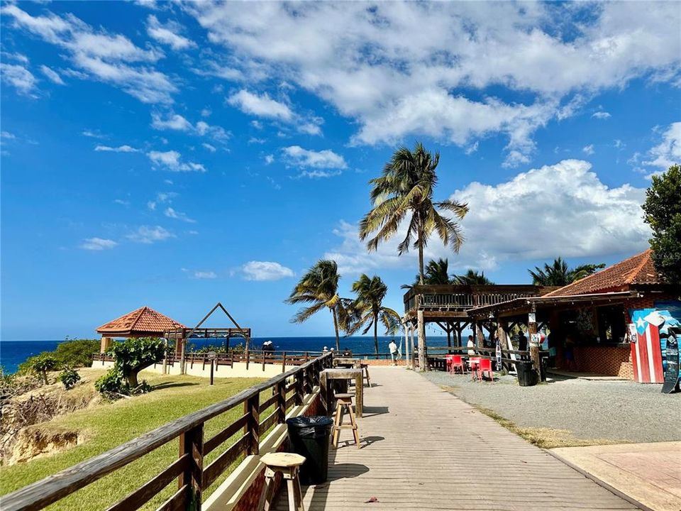 На продажу: $325,000 (4.11 acres)