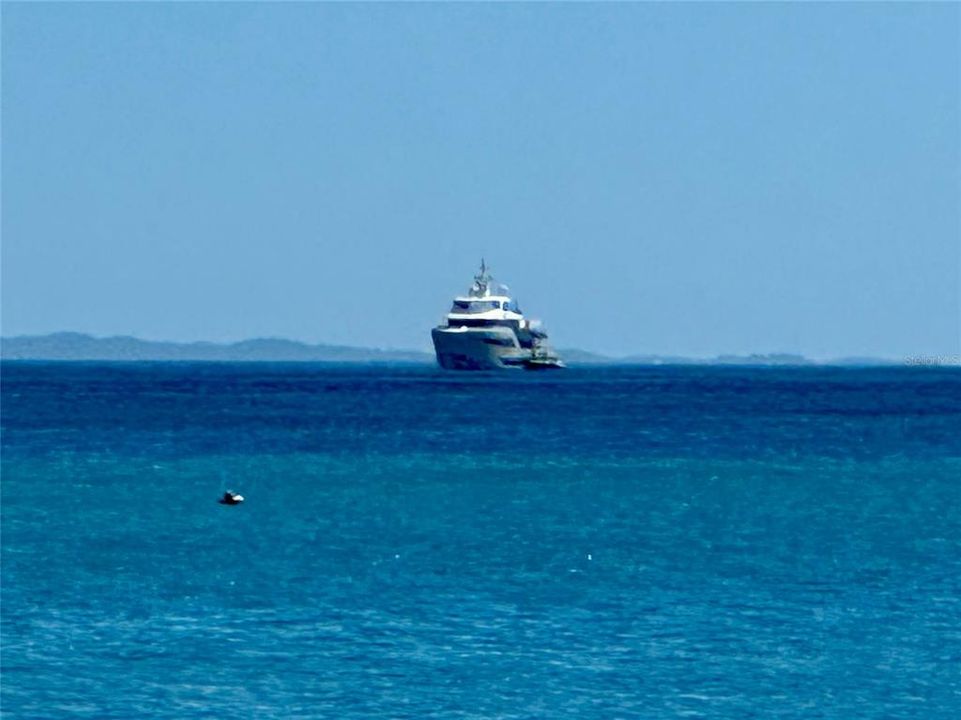 На продажу: $325,000 (4.11 acres)