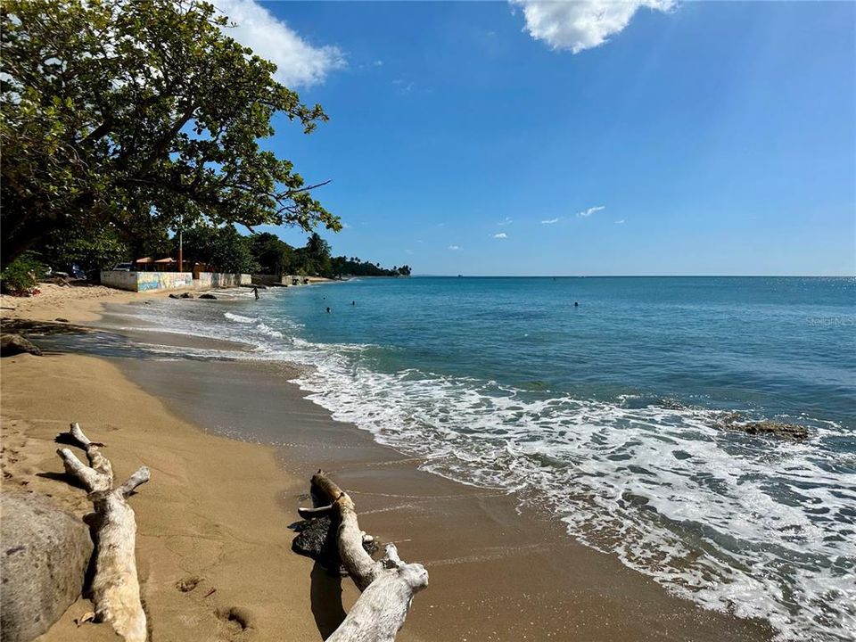 На продажу: $325,000 (4.11 acres)