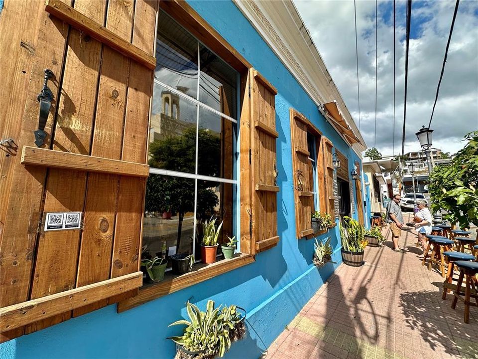 На продажу: $325,000 (4.11 acres)