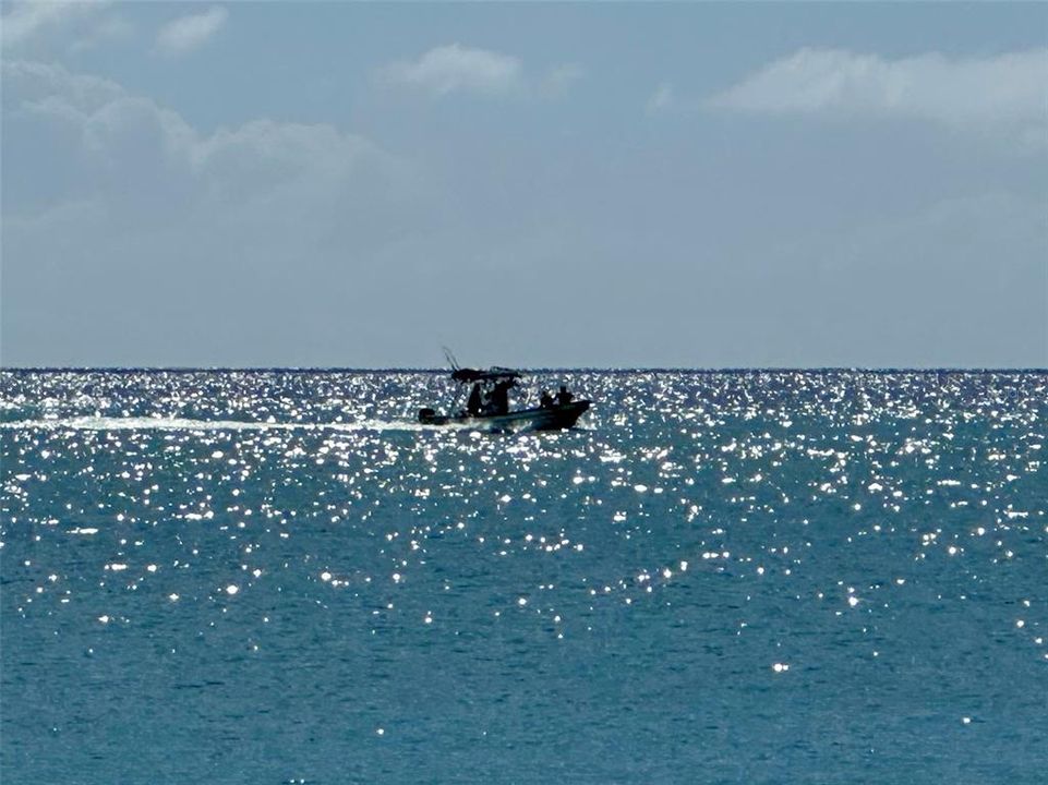 На продажу: $325,000 (4.11 acres)