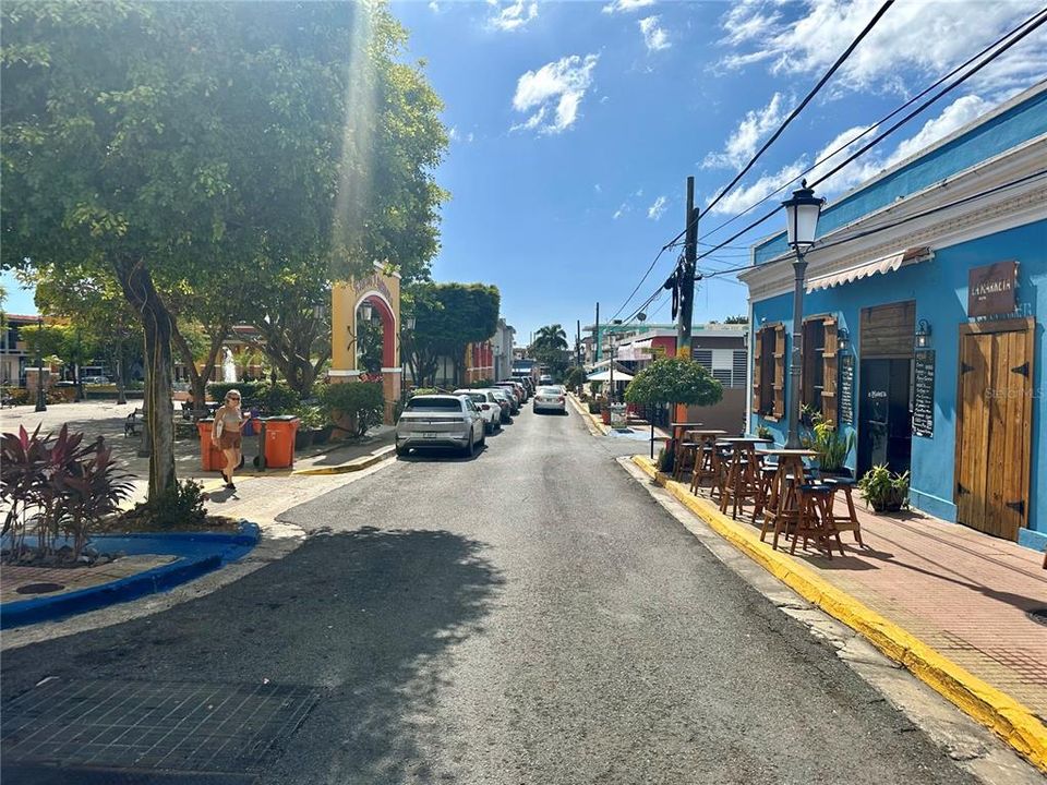 На продажу: $325,000 (4.11 acres)