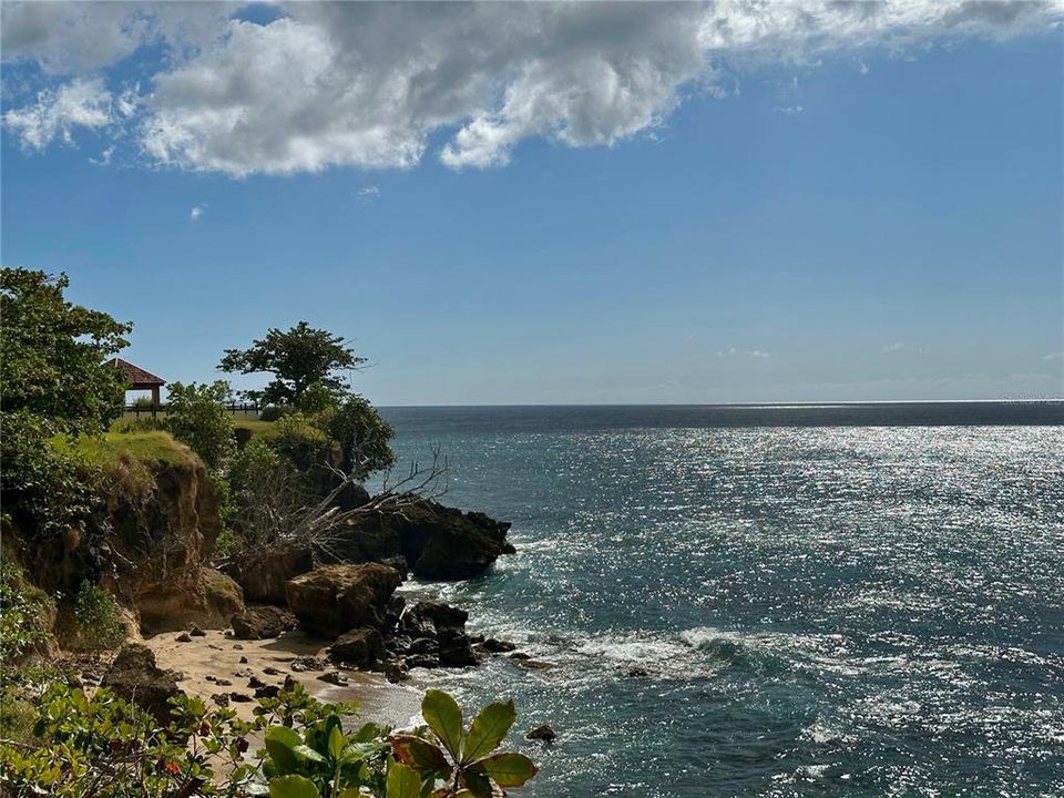 На продажу: $325,000 (4.11 acres)