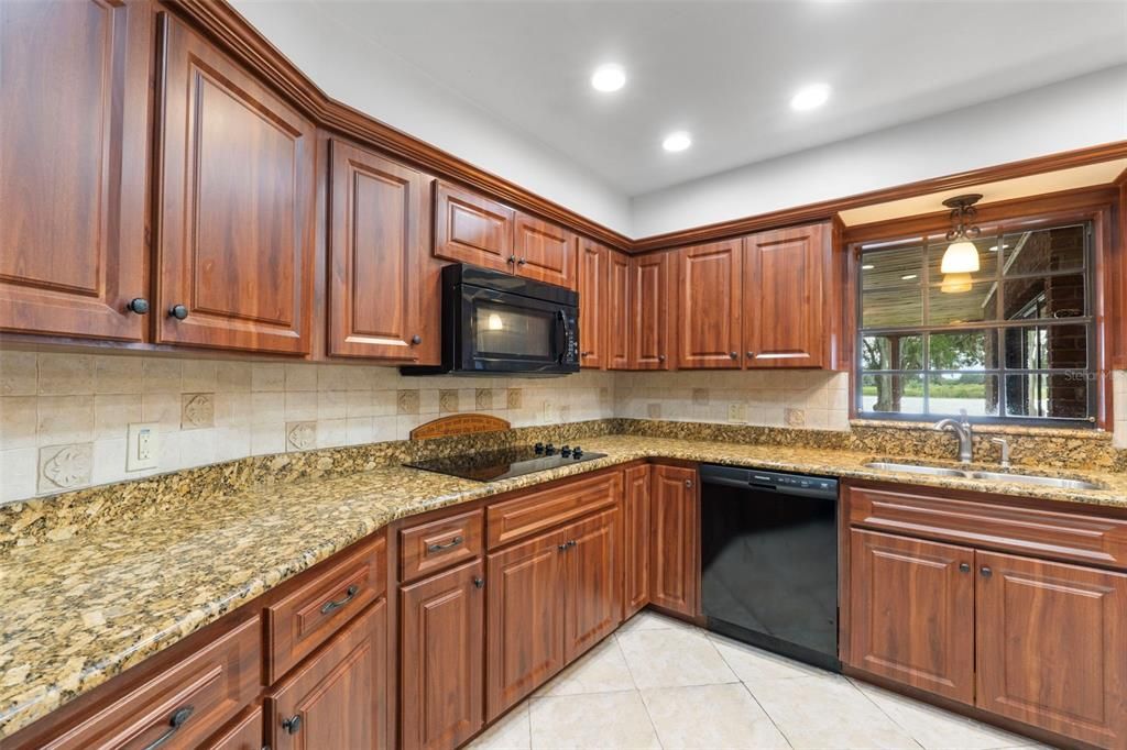 PULL OUT DRAWER BELOW & LAZY SUSAN