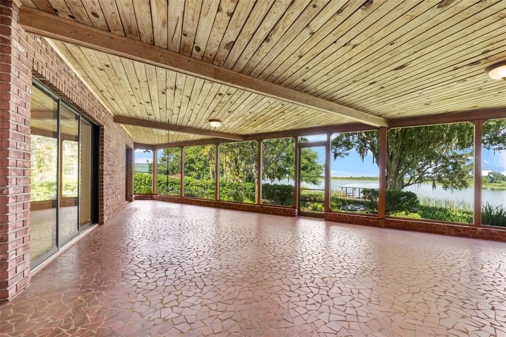 GIGANTIC SCREEN PORCH W/PANORAMIC VIEWS OF LAKE