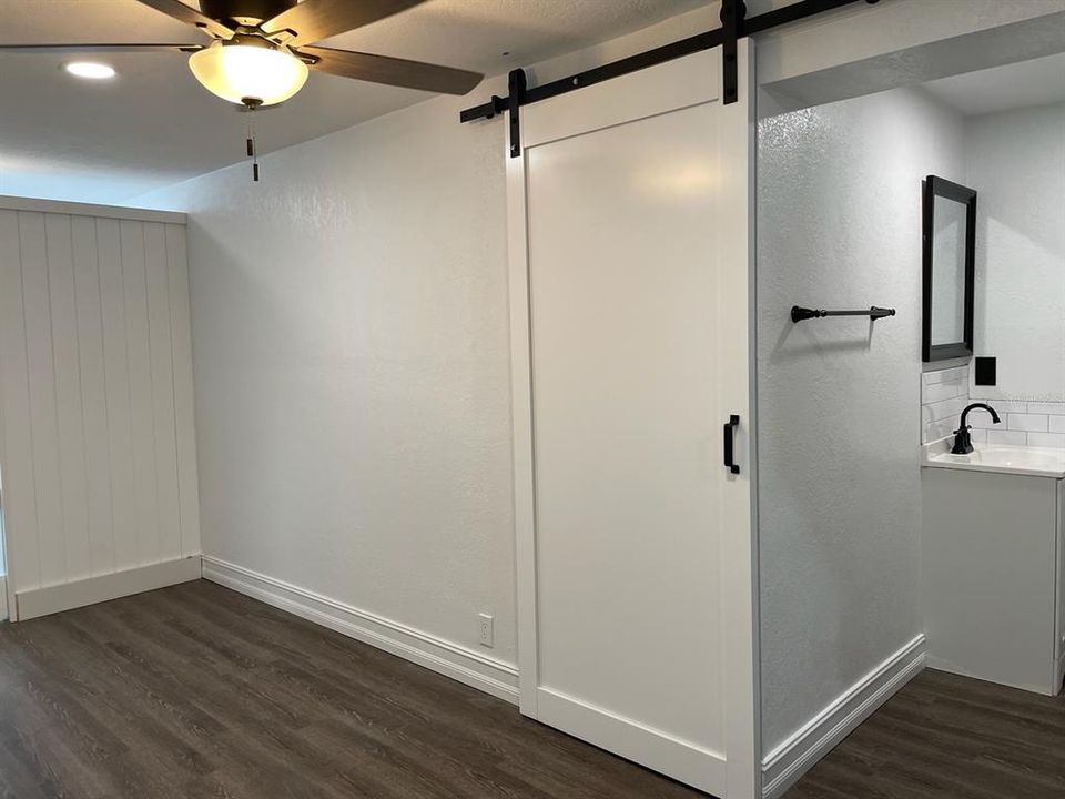 Active With Contract: $1,495 (1 beds, 1 baths, 400 Square Feet)